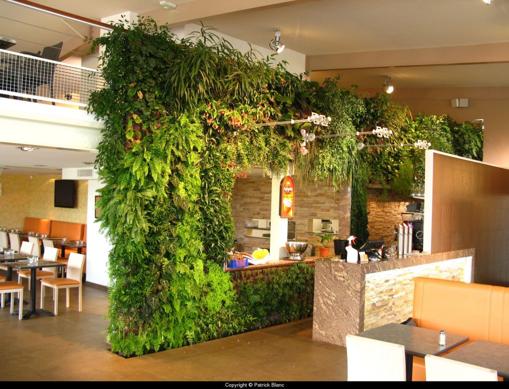 Jardin vertical en restaurante